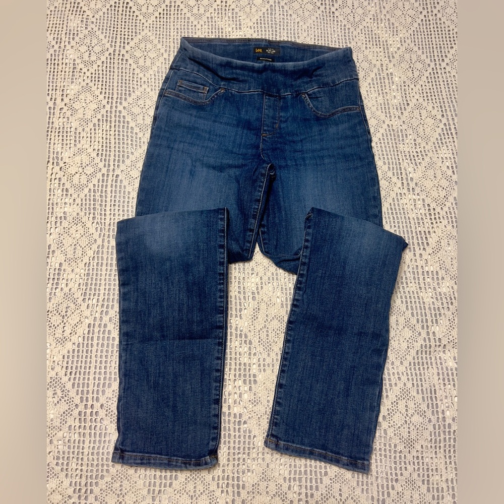 Lee Women's Straight Leg Slim Fit Sculpting Mid Rise Slim Leg Blue Jeans Size 8